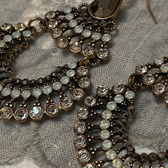 Beautiful bling dangle hook earrings - Picture 10 of 10